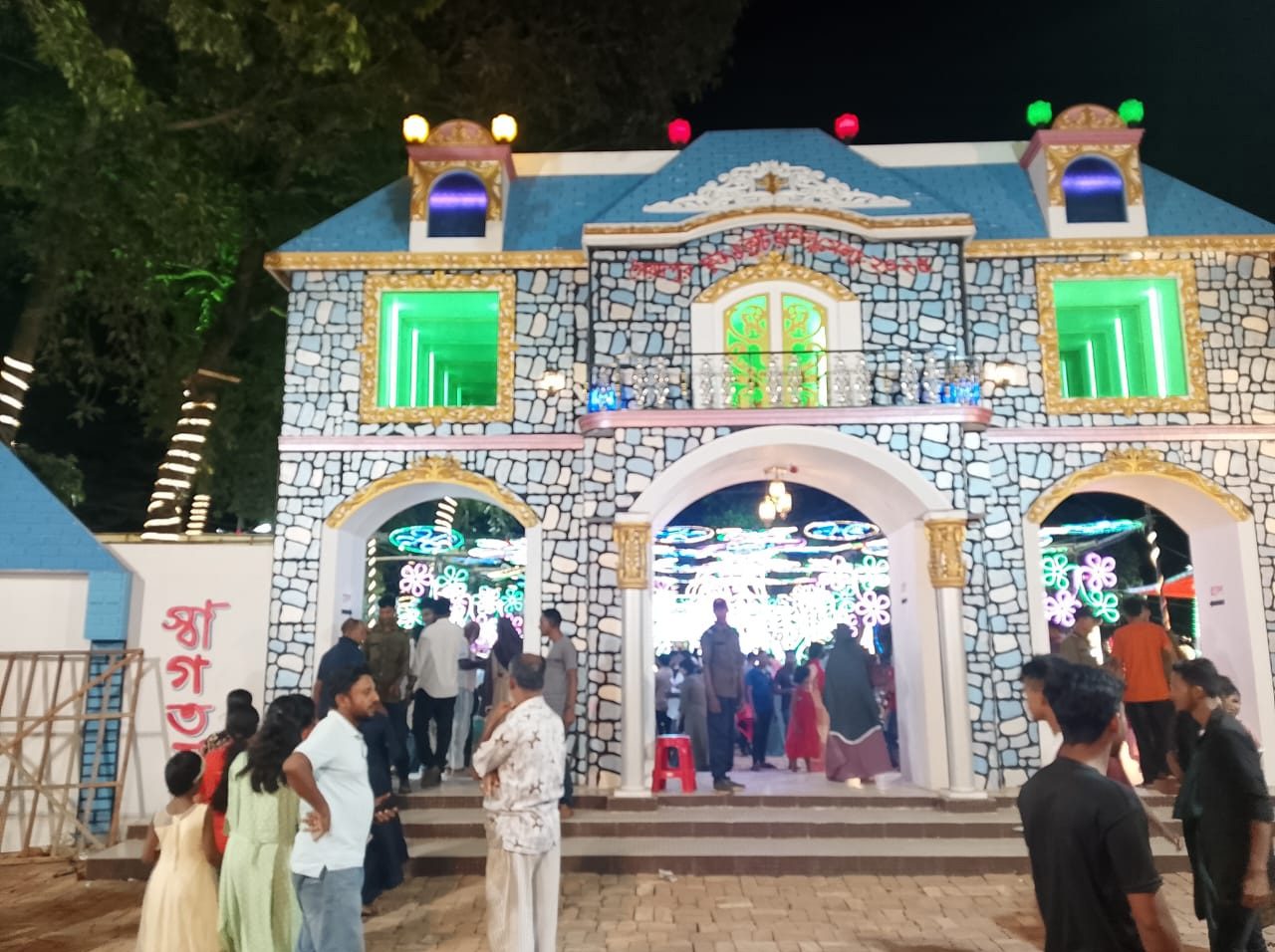 দীর্ঘ ১৮ বছর পর সৈয়দপুরে ক্ষুদ্র ও কুটির শিল্প মেলায় নির্ভার হয়ে ঘুরছে দর্শনার্থীরা