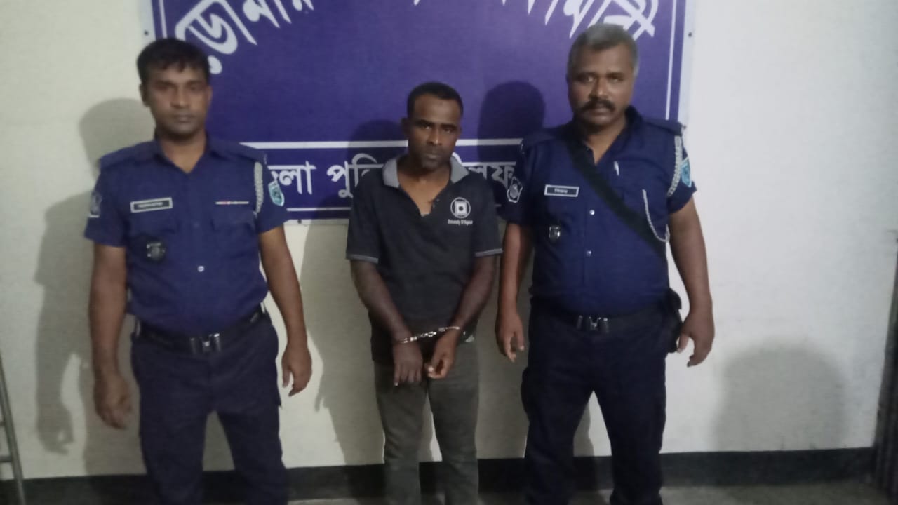 নীলফামারীতে সেনাবাহিনীর অভিযানে সন্ত্রাসী ও সুদি ব্যবসায়ী গ্রেফতার 