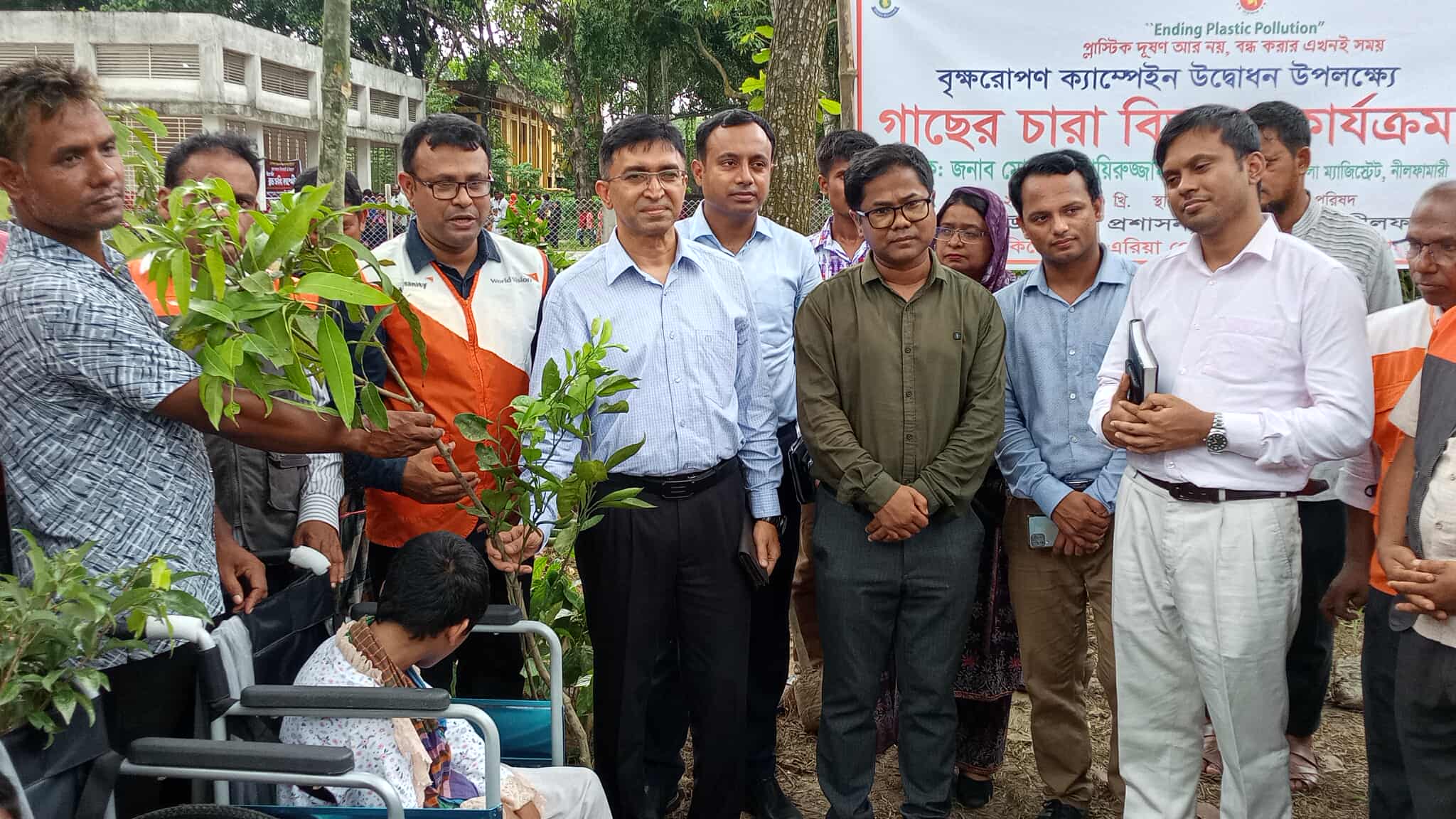 বৃক্ষরোপণ ক্যাম্পেইন উদ্বোধন উপলক্ষ্যে চারা বিতরণ 