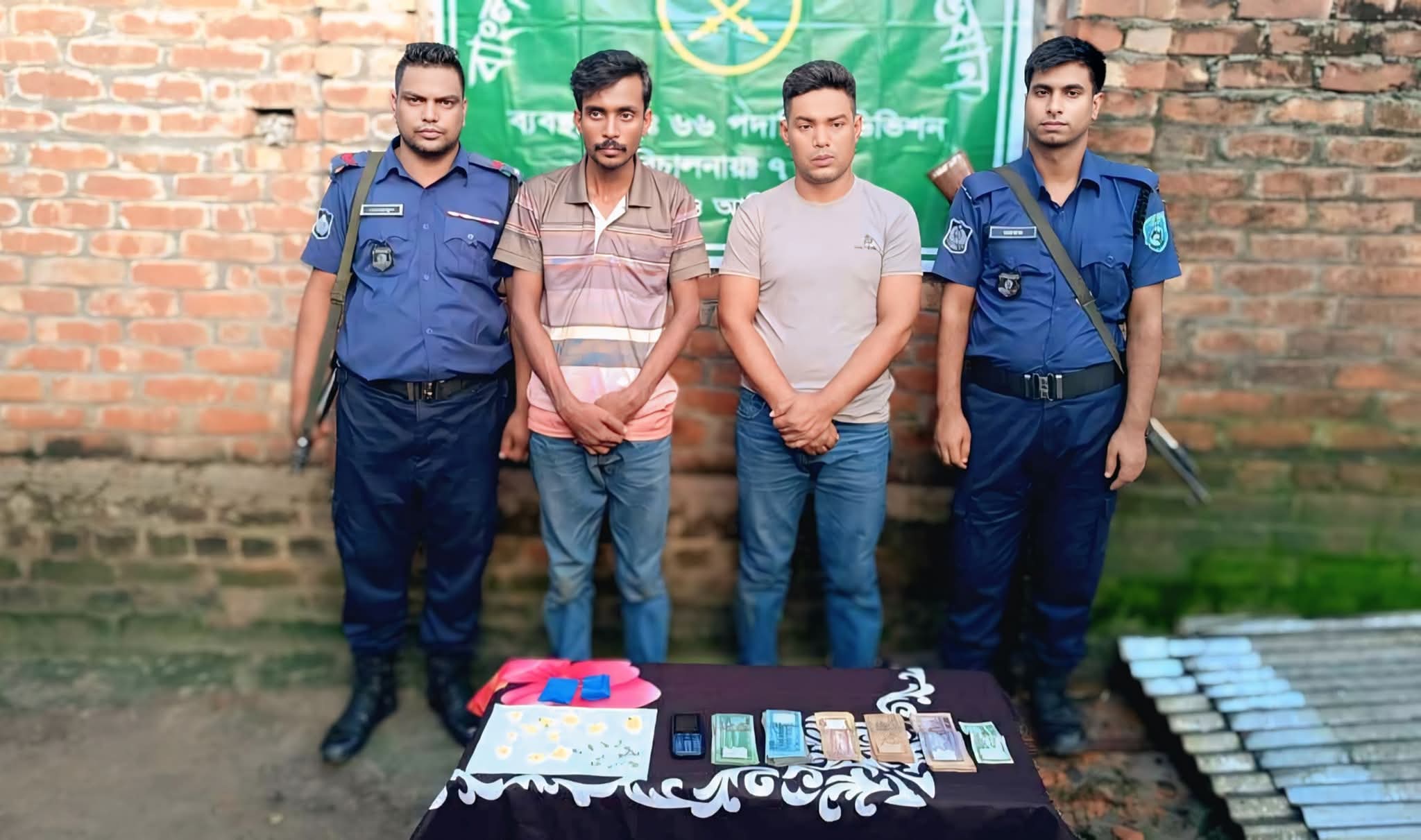 ঠাকুরগাঁওয়ে দুই মাদক কারবারীকে আটক।