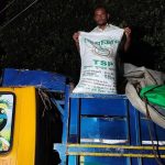 ঠাকুরগাঁওয়ে মধ্যরাতে সার বোঝাই ট্রাক জব্দ