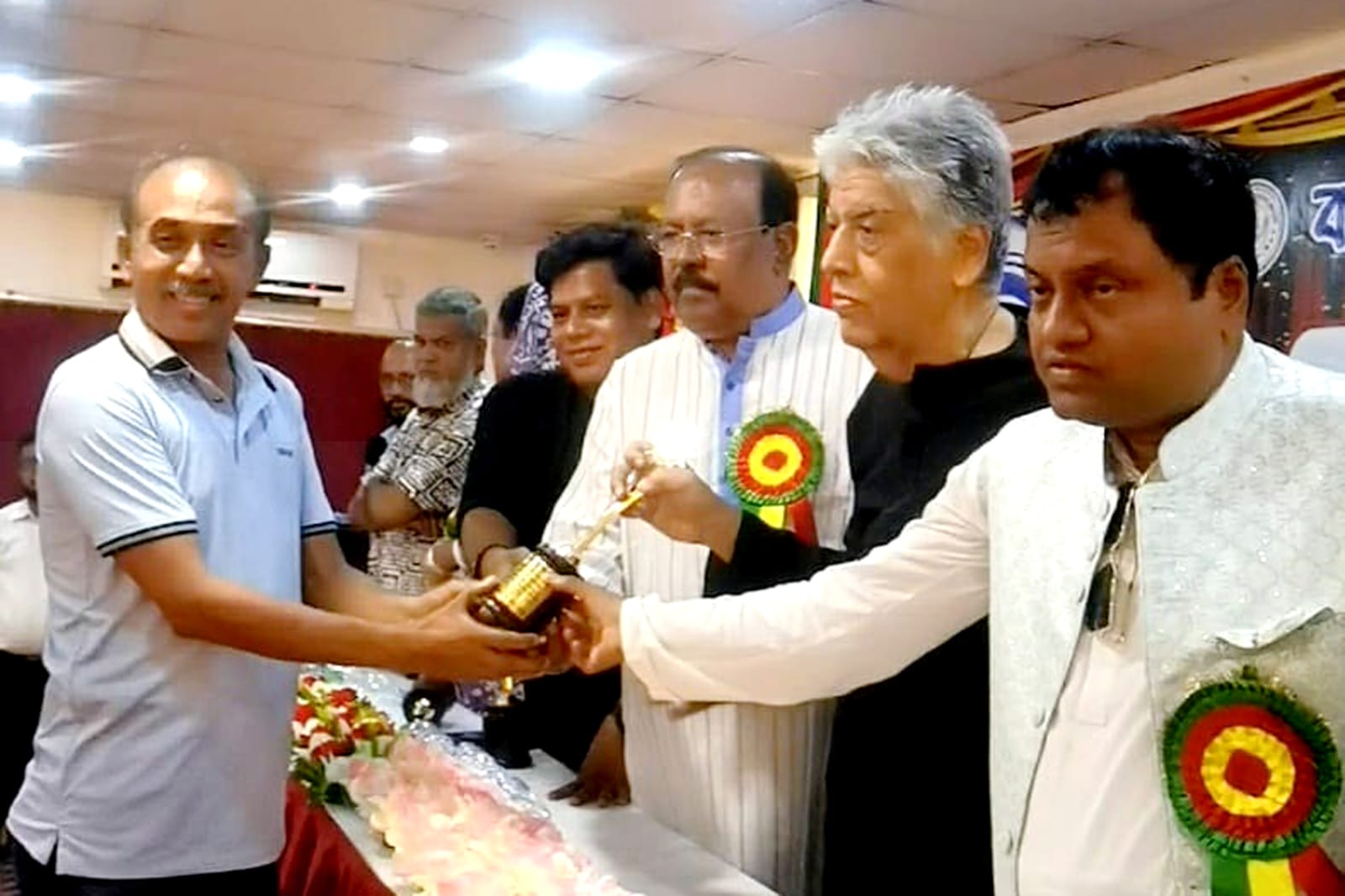 মাদার তেরেসা অ‍্যাওয়ার্ড পেলেন সাংবাদিক এস এম নাসির