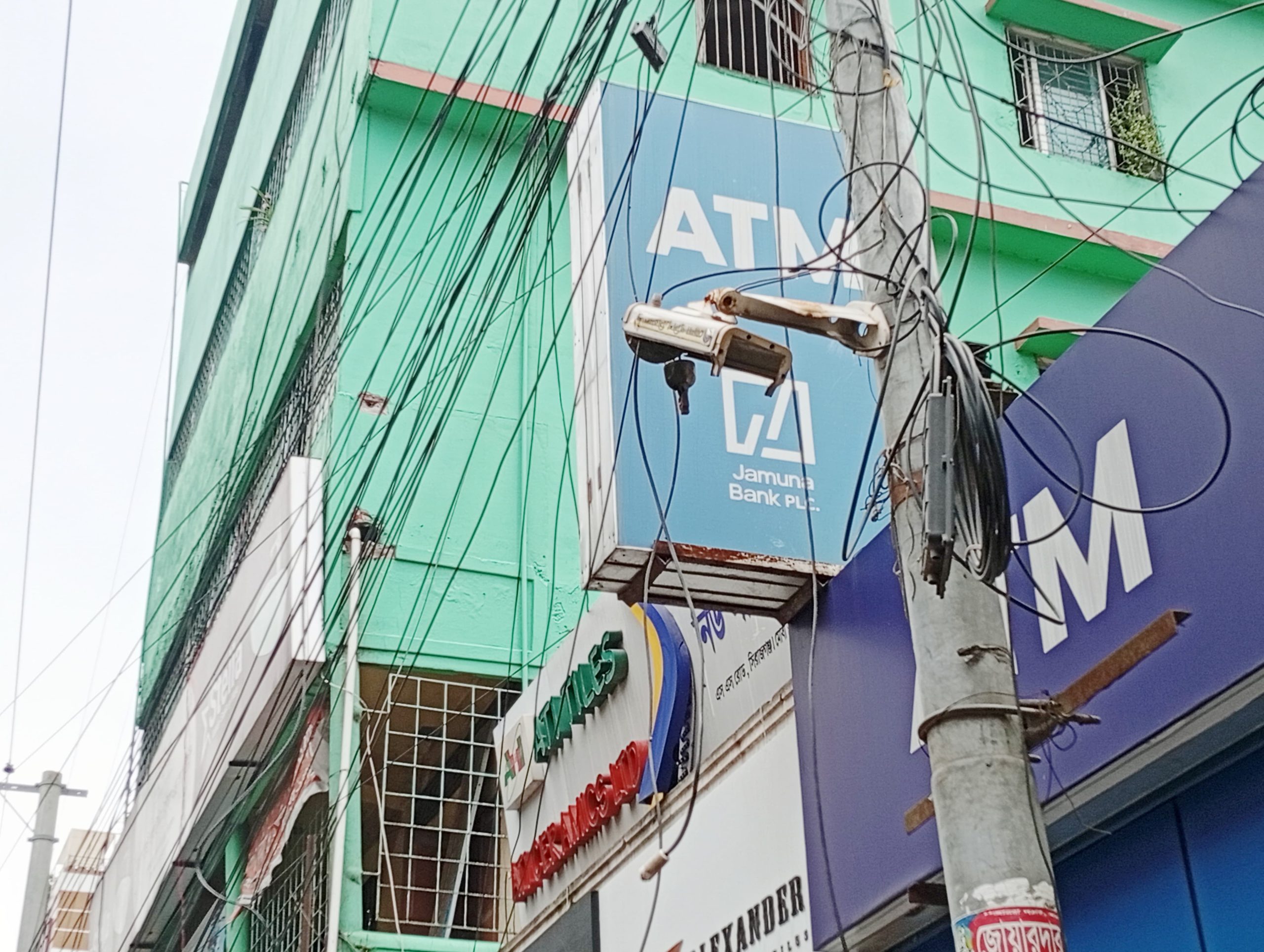 সিরাজগঞ্জে অকেজো সিসি ক্যামেরা: অপরাধ নিয়ন্ত্রণে চ্যালেঞ্জ