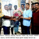 জেলা পূজা উদযাপন পরিষদের ভারপ্রাপ্ত সভাপতিকে ফুলেল শুভেচ্ছা