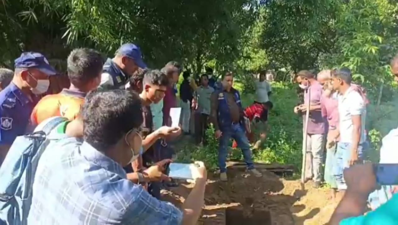 রানীশংকৈলে মায়ের অভিযোগের শিশুর লাশ কবর থেকে উত্তোলন