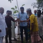 কুড়িগ্রামে "বৃক্ষপ্রেমী আনোয়ার হোসেন" এর সহযোগিতায় নদীরক্ষা বাঁধে বৃক্ষরোপণ অনুষ্ঠিত