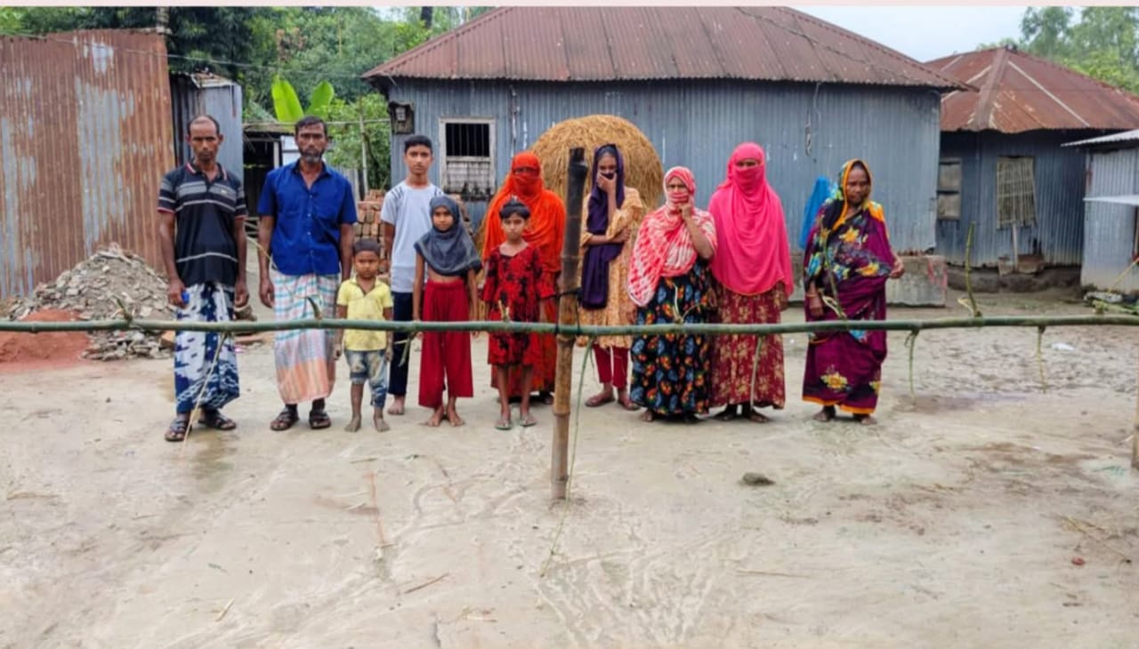 জমি বিরোধে ২৬ পরিবার অবরুদ্ধ: সলঙ্গার বেতুয়া গ্রামে মানবেতর জীবন