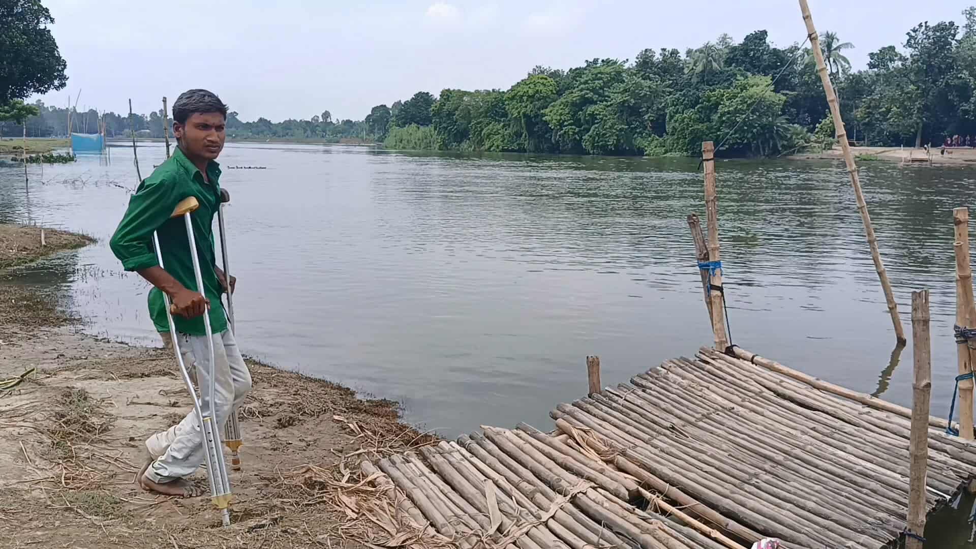দুটি পা অচল, তবুও থামাতে পারেনি তাকে