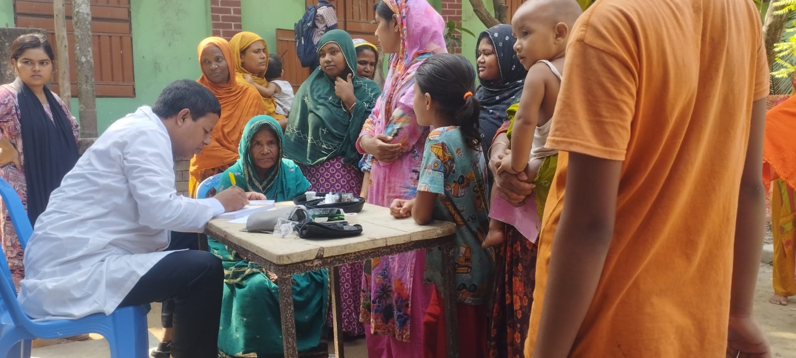 কুড়িগ্রামে ফ্রি মেডিকেল ক্যাম্পে দুইশতাধিক রোগী পেলো চিকিৎসা সেবা