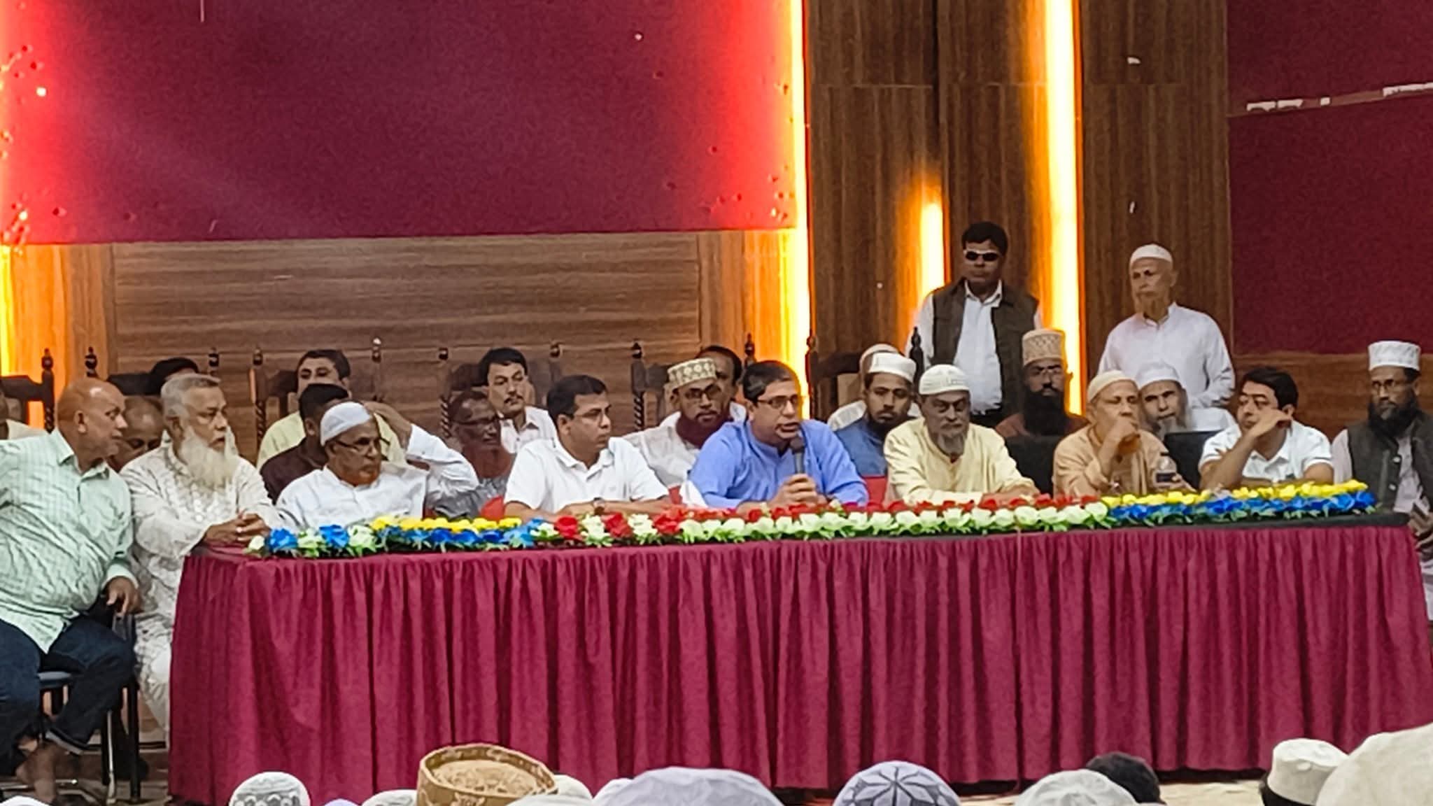 শিবগঞ্জে আলেম-ওলামাদের সাথে ধানের শীষের প্রার্থী মীর শাহে আলমের মতবিনিময়