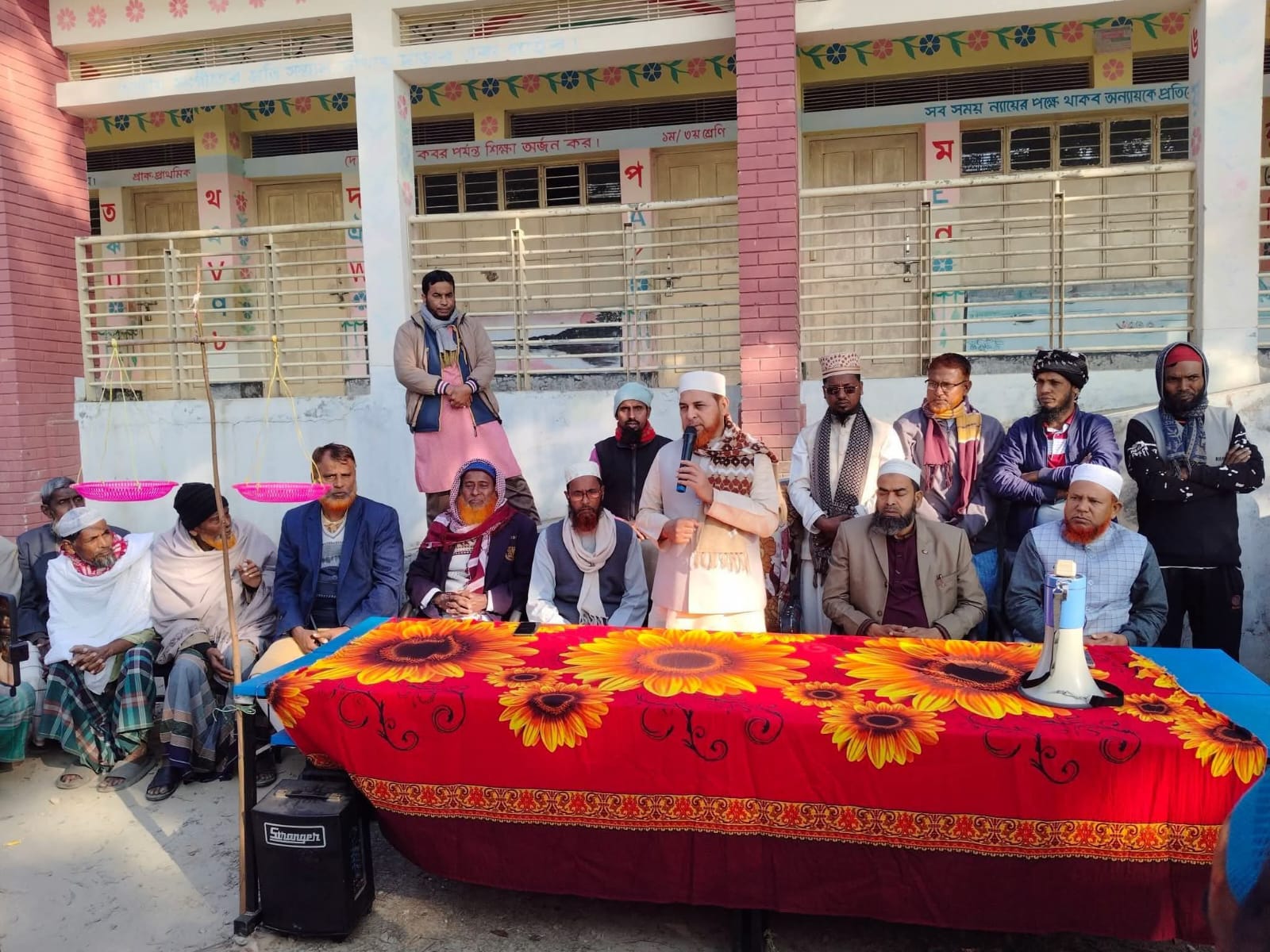 উল্লাপাড়ার রাহুলিয়া গ্রামে মতবিনিময় করলেন জামায়াতের মাওলানা রফিকুল ইসলাম খান