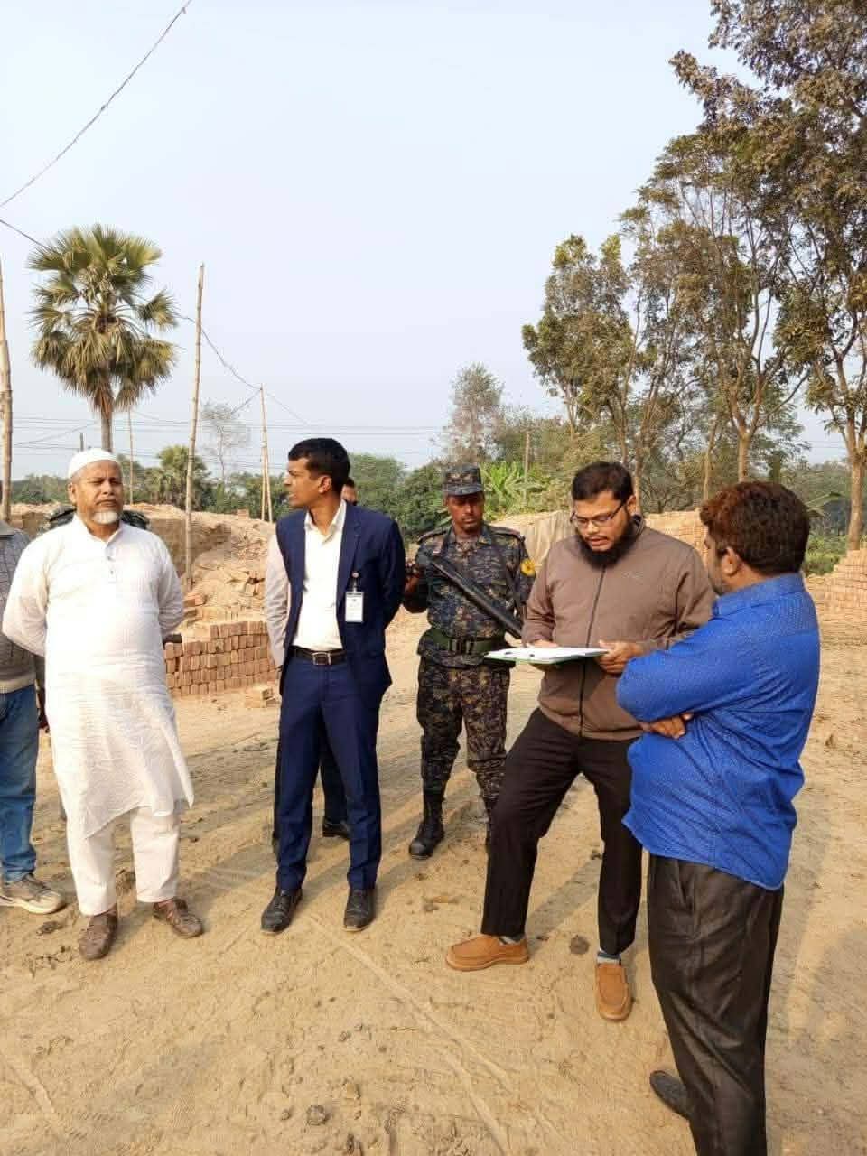 রাজবাড়ী বালিয়াকান্দিতে অবৈধ ইটভাটা গুঁড়িয়ে দিয়ে অর্ধ লক্ষাধিক টাকা জরিমানা