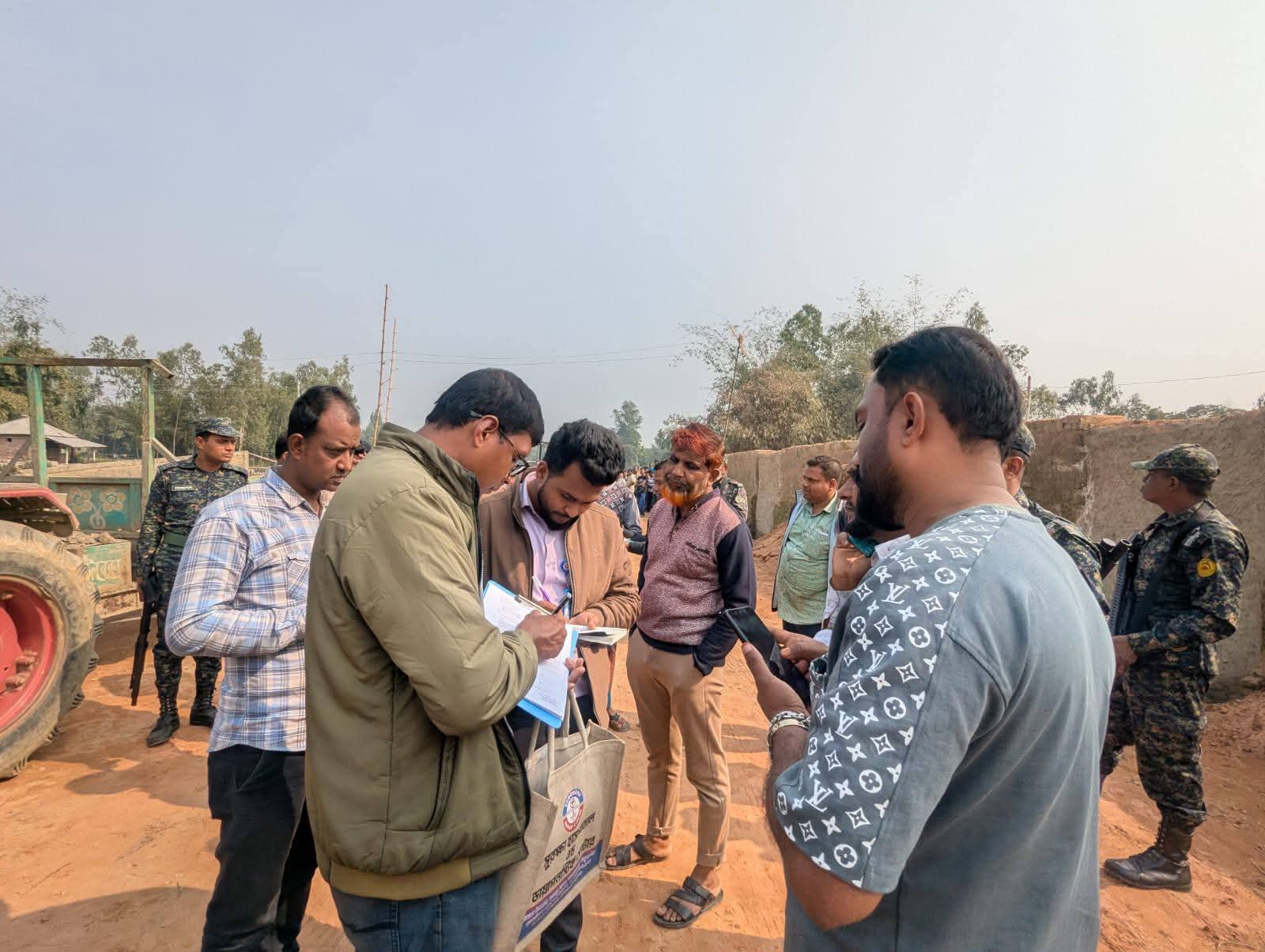 রুহিয়ায় অবৈধ ইটভাটায় মোবাইল কোর্ট, ৪ লাখ টাকা জরিমানা