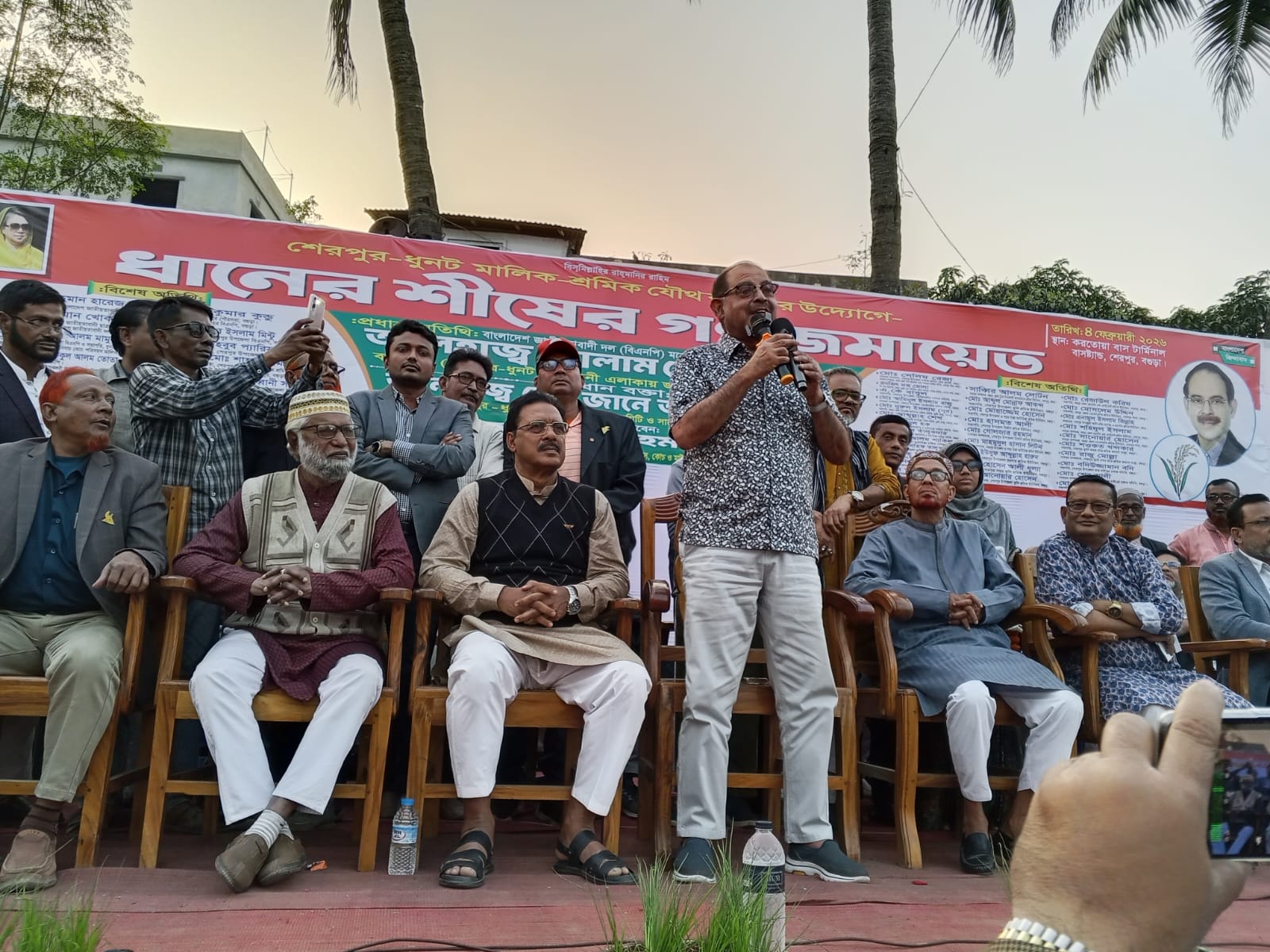 শেরপুরে ধানের শীষের গণজমায়েতে শ্রমিকদের কল্যাণে কাজ করার অঙ্গীকার জিএম সিরাজের