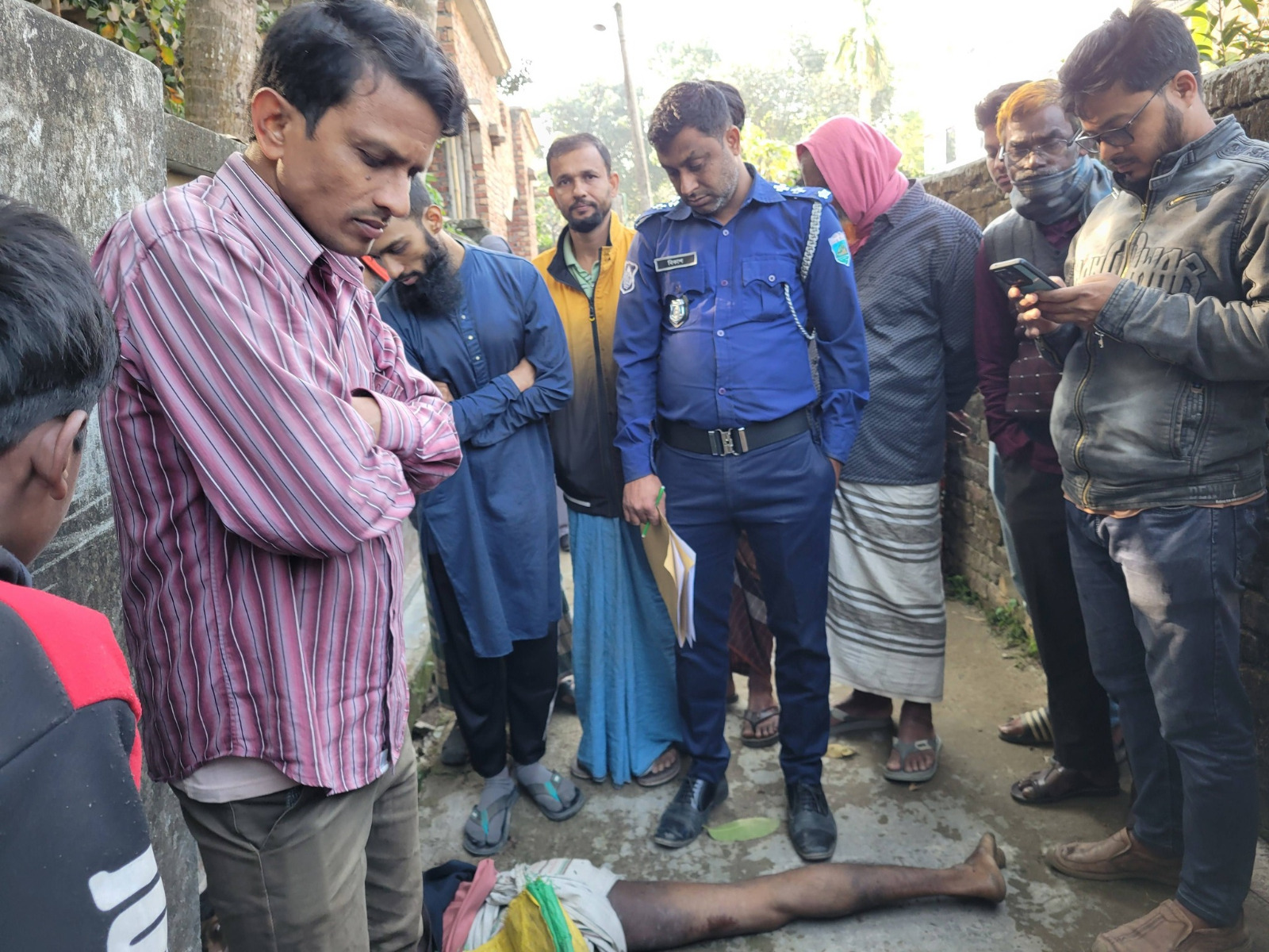 বগুড়ার শেরপুরে ডাব চুরি করতে গিয়ে গাছ থেকে পড়ে যুবকের মৃত্যু
