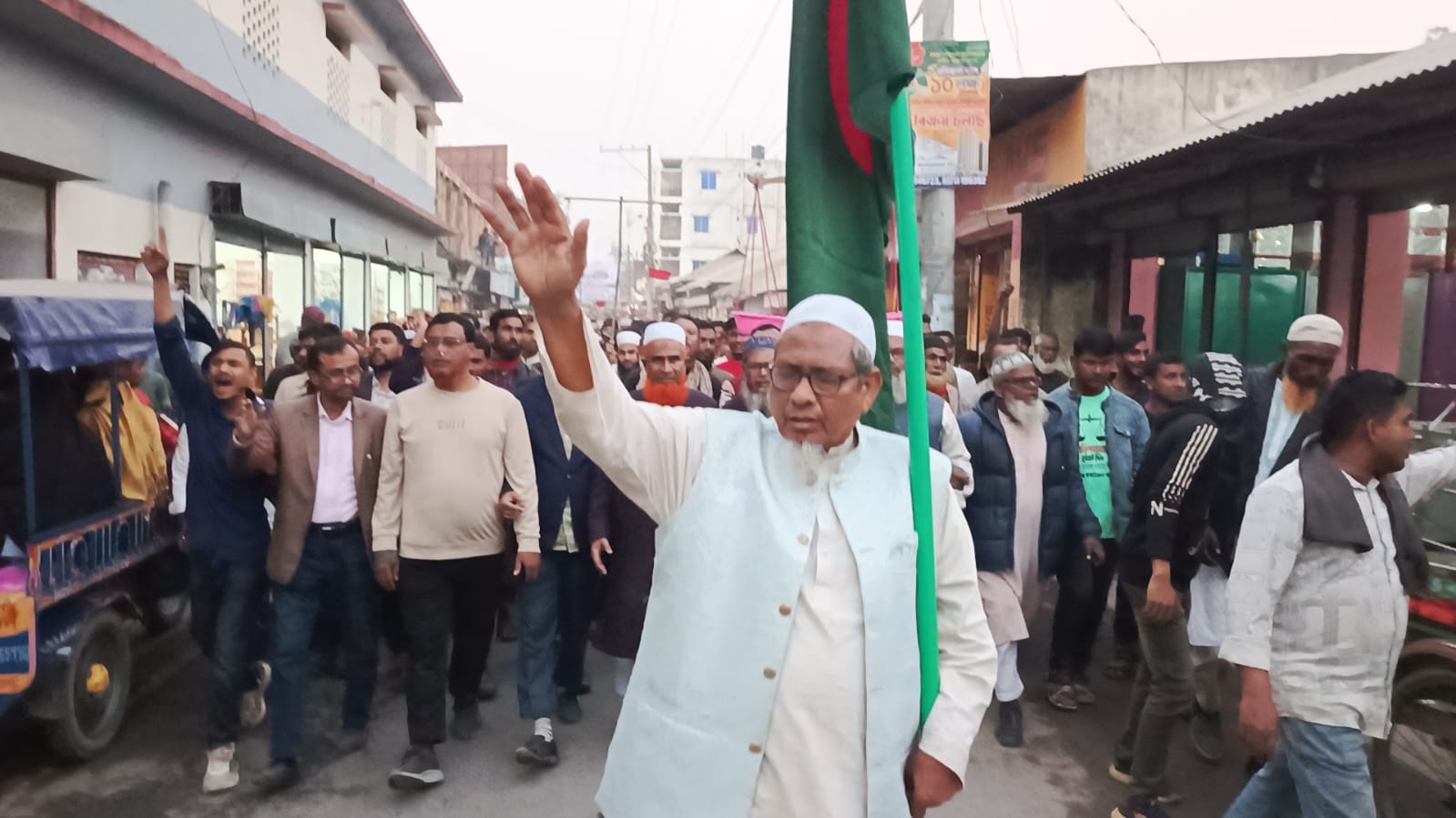 বগুড়ার সোনাতলায় জামায়াত প্রার্থীর পক্ষে গণমিছিল