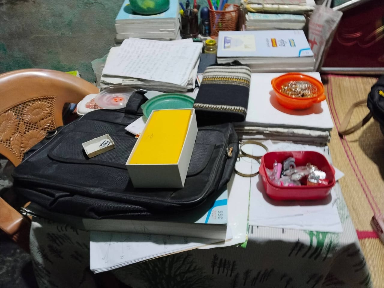 হরিপুরে অজ্ঞান করে বাড়িতে ডাকাতি: স্বর্ণালঙ্কার, নগদ টাকা ও জমির কাগজ লুট