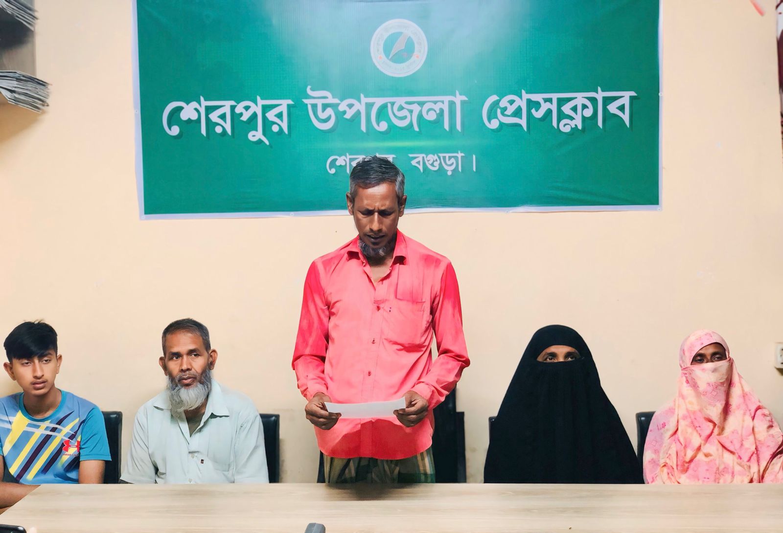 বগুড়ার শেরপুরে হত্যা মামলা তুলে নেয়াসহ দেশত্যাগের হুমকী, নিরাপত্তাহীনতায় বাদীর পরিবার