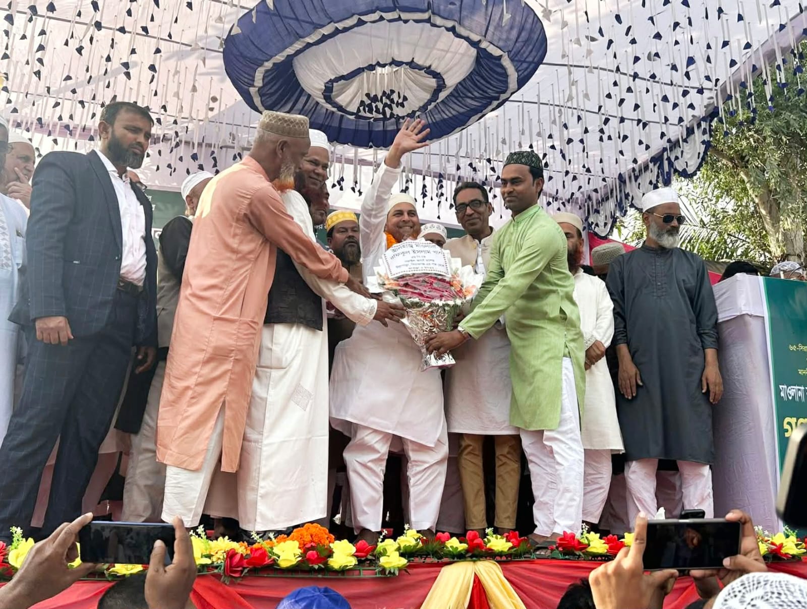 উল্লাপাড়ায় বিরোধী দলীয় হুইপ রফিক খানকে সংবর্ধনা প্রদান