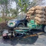 বালিয়াডাঙ্গীতে আলুবাহী ভোটভোটির ধাক্কায় পুলিশের পিকআপ খাদে
