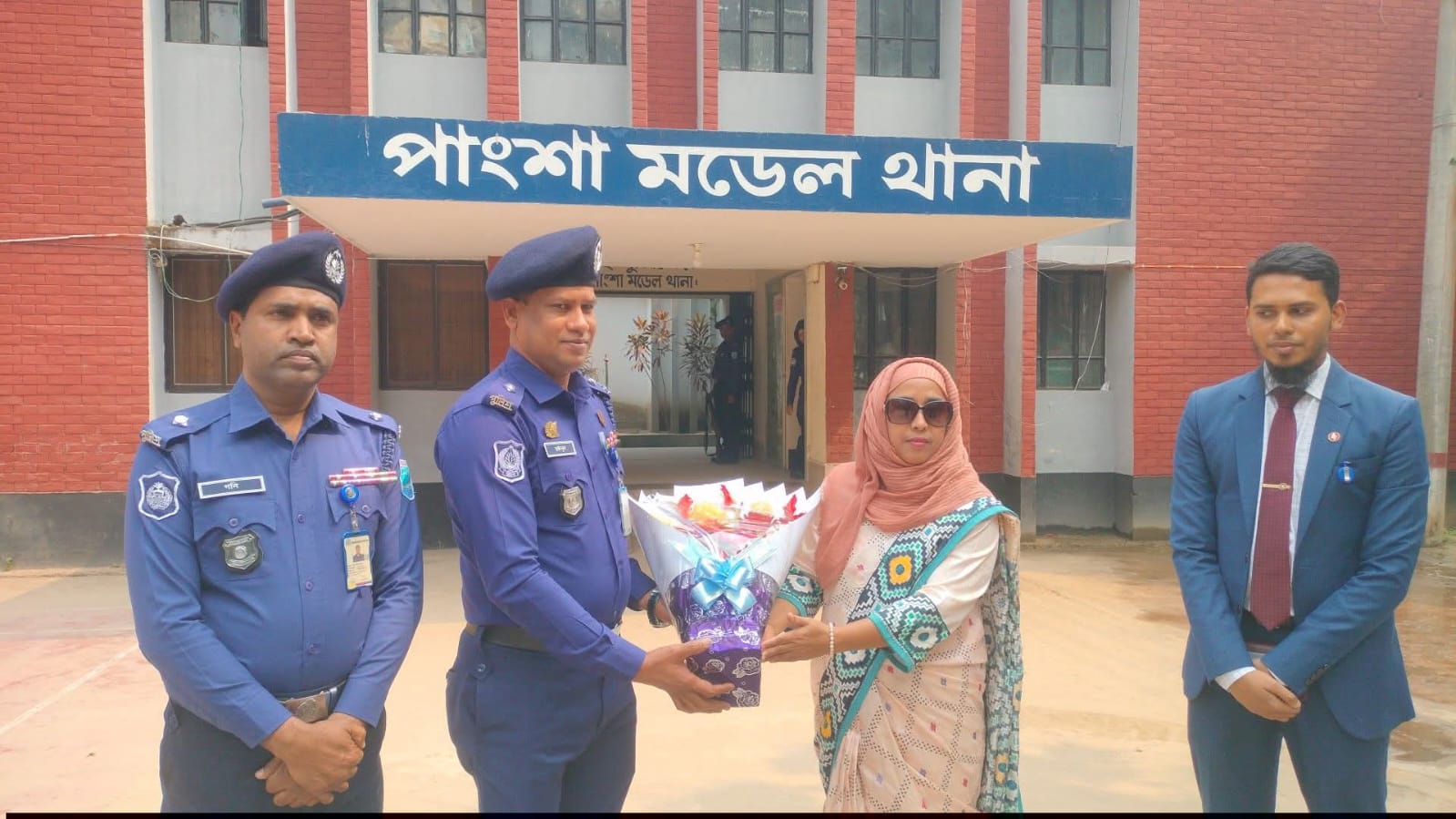 পাংশা মডেল থানা পরিদর্শন করলেন জেলা প্রশাসক সুলতানা আক্তার