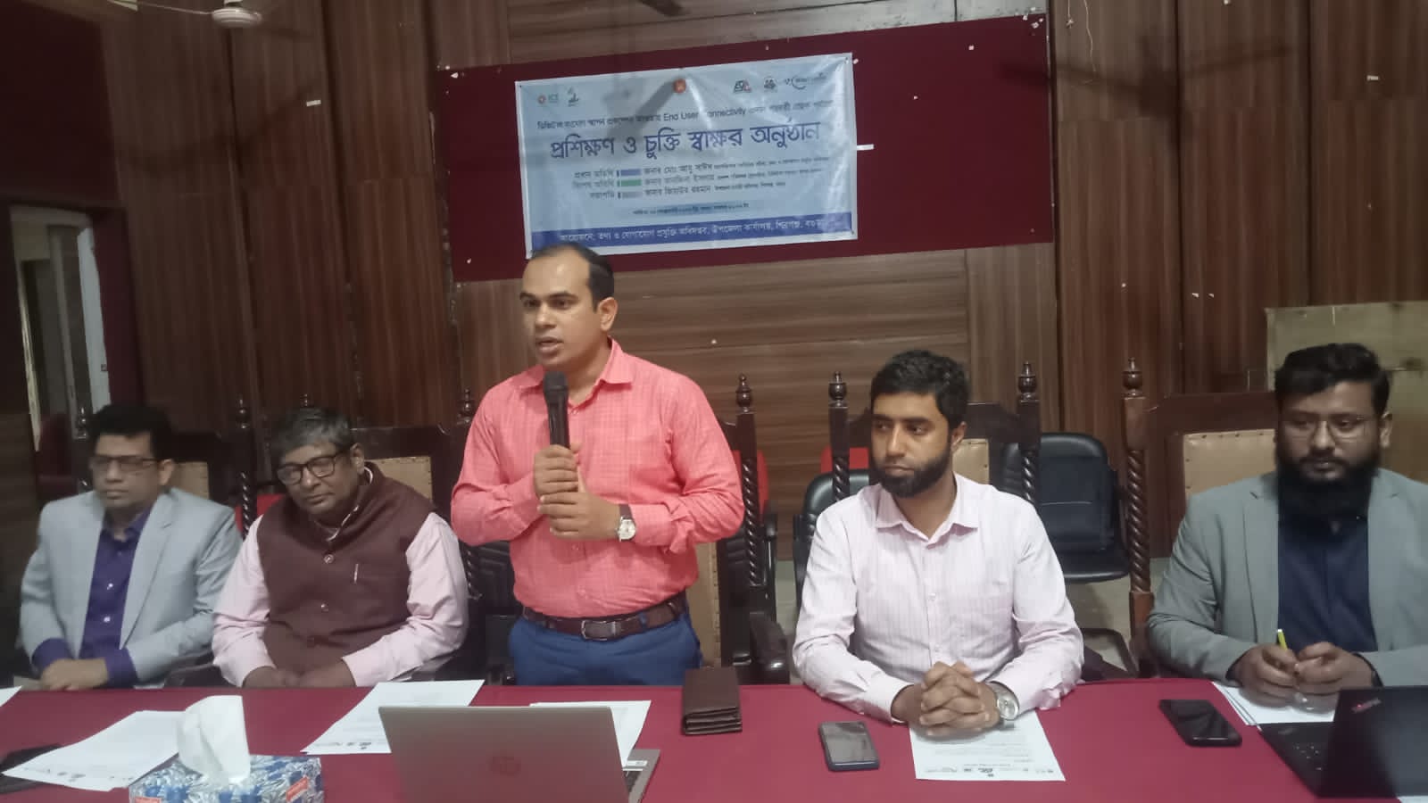 শিবগঞ্জে ডিজিটাল সংযোগ স্থাপন প্রকল্পের প্রশিক্ষণ ও চুক্তি স্বাক্ষর অনুষ্ঠান