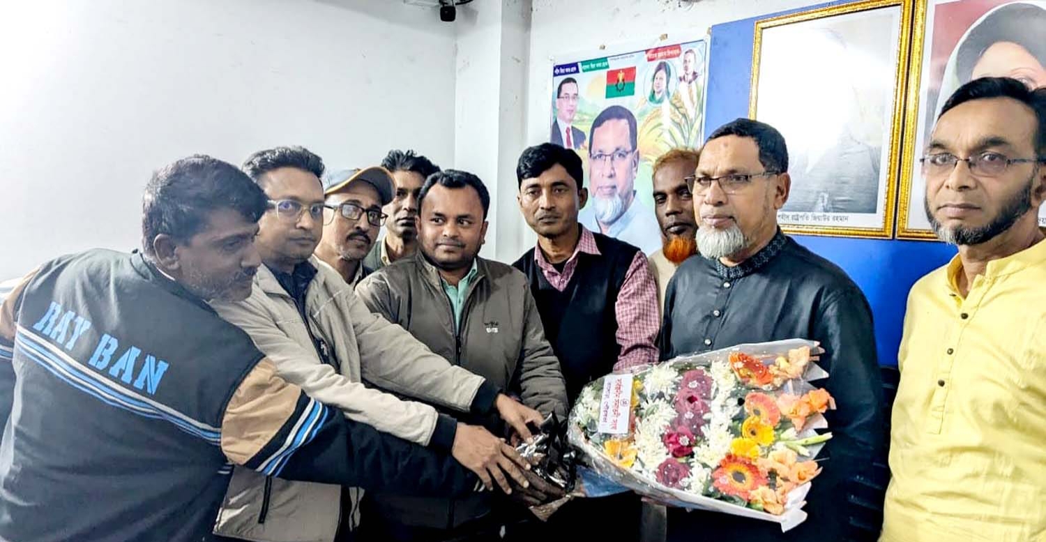 বগুড়া-৩ আসনের এমপিকে তালোড়া সার্বজনীন সনাতনী সংঘের ফুলেল শুভেচ্ছা