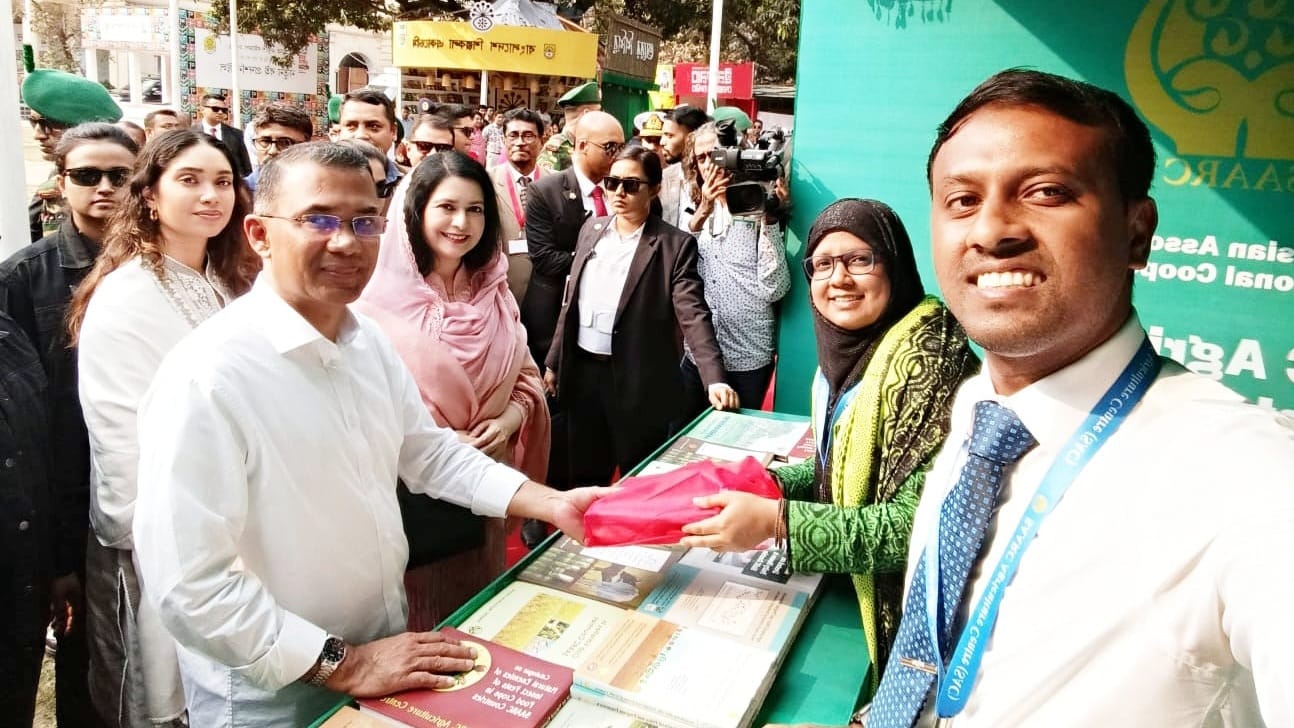 বইমেলায় সার্ক কৃষি কেন্দ্রের স্টল পরিদর্শন করলেন প্রধানমন্ত্রী