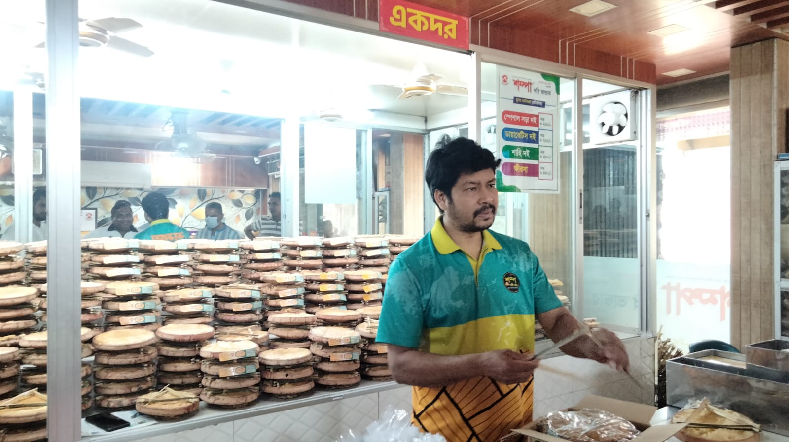 রমজানে চাহিদা বেড়েছে বগুড়ার টক দইয়ের