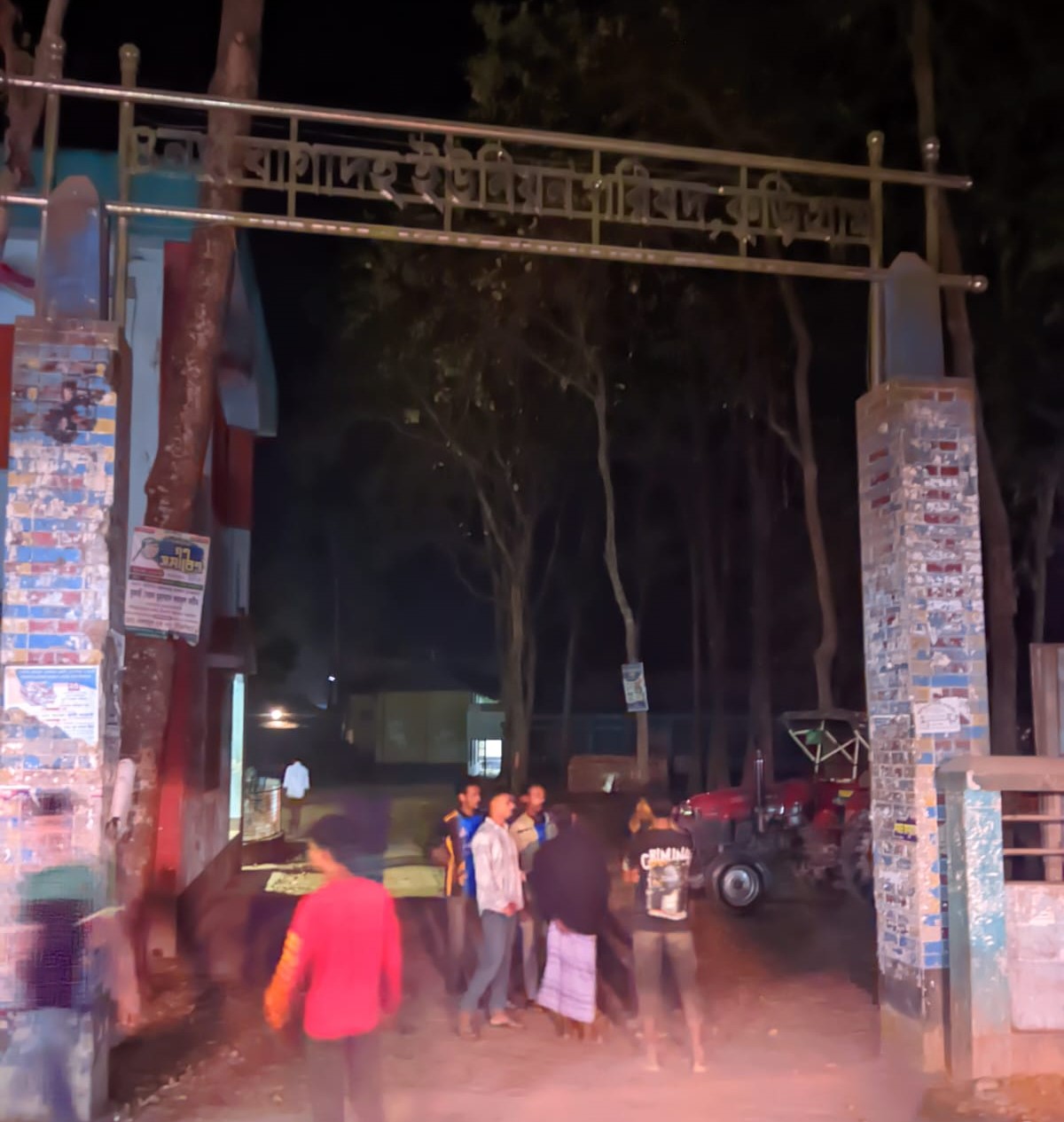 এলজিইডির প্রকল্প: কুড়িগ্রামে সড়ক বাতি লাগাতে গিয়ে বিদ্যুৎস্পৃষ্টে ২ জনের মৃত্যু 