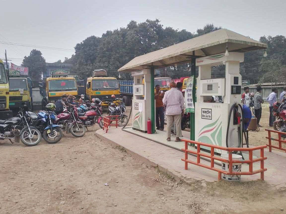 তেলের সীমিত সরবরাহ: ২০০ টাকার জ্বালানির জন্য হাহাকার