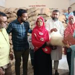 সলঙ্গা ইউনিয়নে সুষ্ঠভাবে ভিজিএফ'র চাল বিতরণ