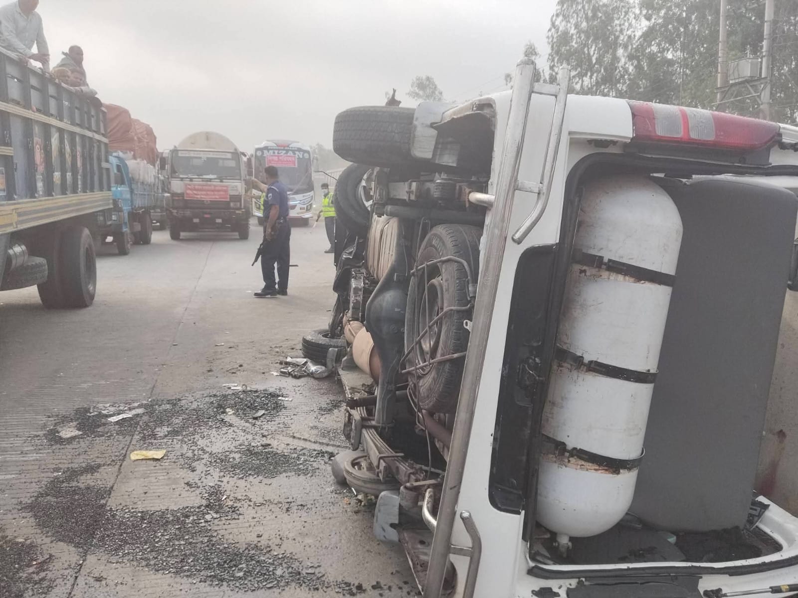 বগুড়ায় মর্মান্তিক সড়ক দুর্ঘটনায় তিনজন নিহত, আহত ৯