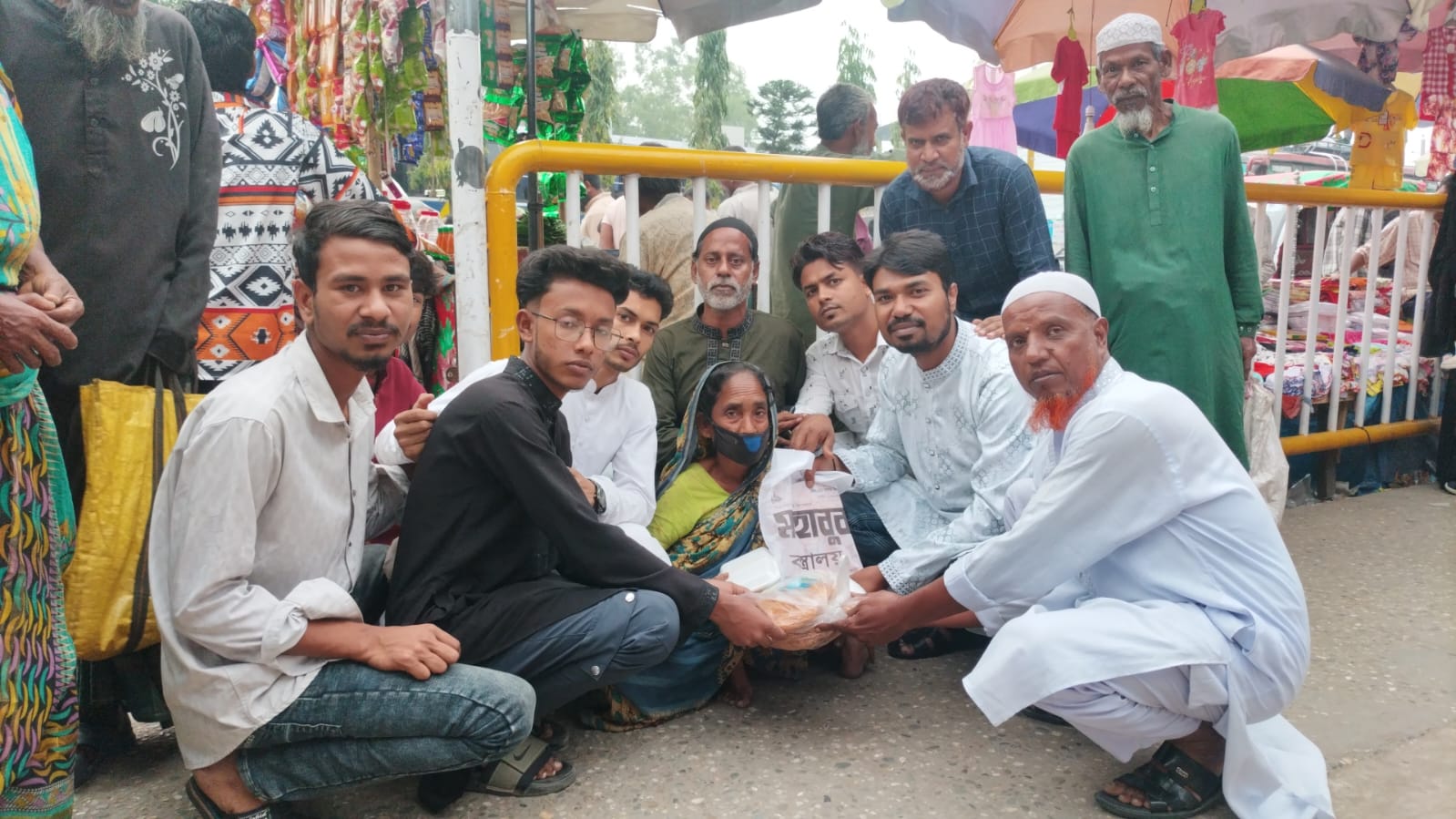 দুপচাঁচিয়ায় প্রতিবন্ধী ও ছিন্নমূল মানুষদের মাঝে ঈদ উপহার বিতরণ