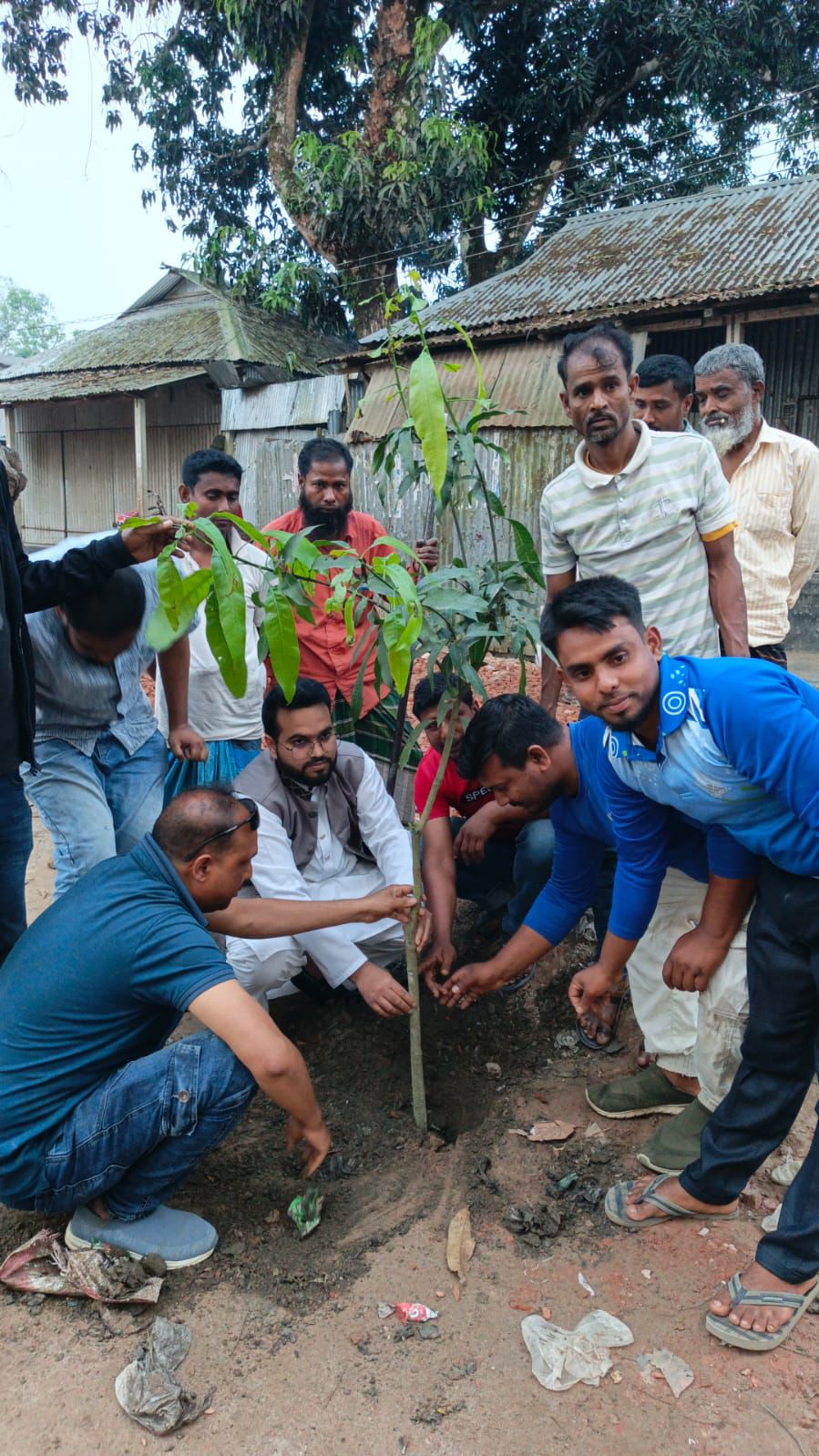 জলবায়ু ঝুঁকি মোকাবিলায় কুড়িগ্রামে তরুণদের বৃক্ষশপথ: ওয়ায়েস কারণিসহ নেতাকর্মীদের মাঠে থাকার বার্তা