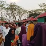 হাটিকুমরুল-বনপাড়া মহাসড়কে বিনোদন প্রেমীদের মিলন মেলা