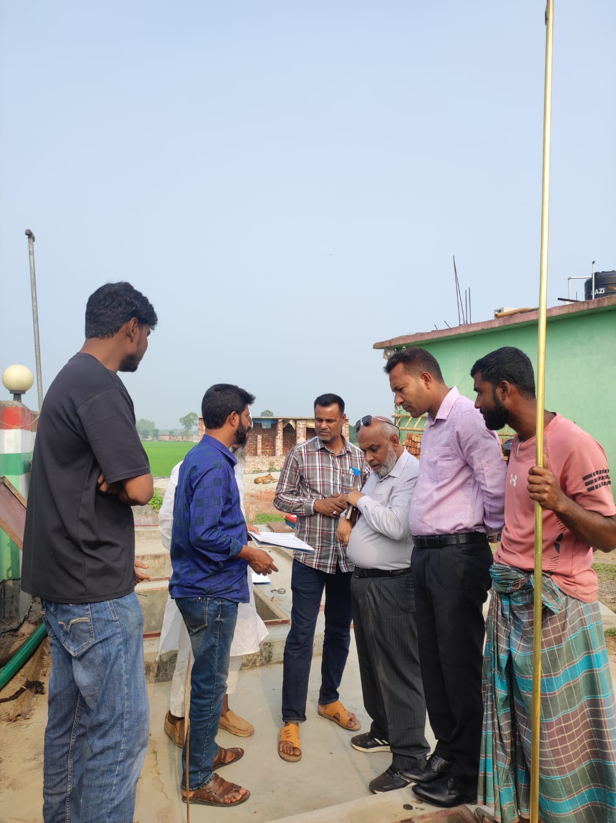 দুপচাঁচিয়ায় ফিলিং স্টেশন পরিদর্শনে ট্যাগ অফিসার মনিরুল হক