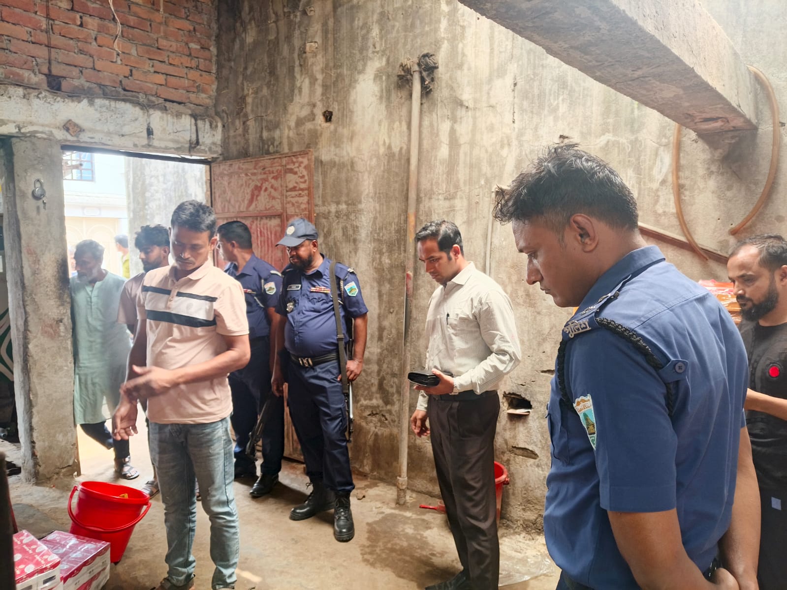 দুপচাঁচিয়ায় অবৈধভাবে তেলের পাম্প চালু, জরিমানা ও সতর্কবার্তা