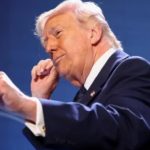 "হরমুজ প্রণালি বন্ধ করলে ইরানকে চরম মূল্য দিতে হবে: ডোনাল্ড ট্রাম্পের কড়া বার্তা"