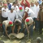 কোদাল হাতে মাঠে প্রধানমন্ত্রী; দিনাজপুরে খাল খনন কর্মসূচির উদ্বোধন