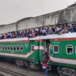 নির্ধারিত সময়ে ট্রেন ছাড়লেও ভোগান্তি কাটেনি; কমলাপুরে ঘরমুখী মানুষের ঢল