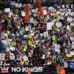 ট্রাম্পবিরোধী আন্দোলনে রাজপথে জনতার ঢল