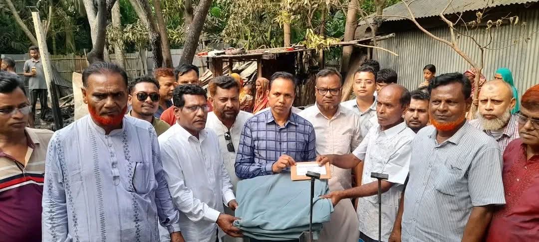 শিবগঞ্জে সোয়েটার তৈরির কারখানায় অগ্নিকান্ডে ২০ লক্ষাধিক টাকার ক্ষতি সাধিত