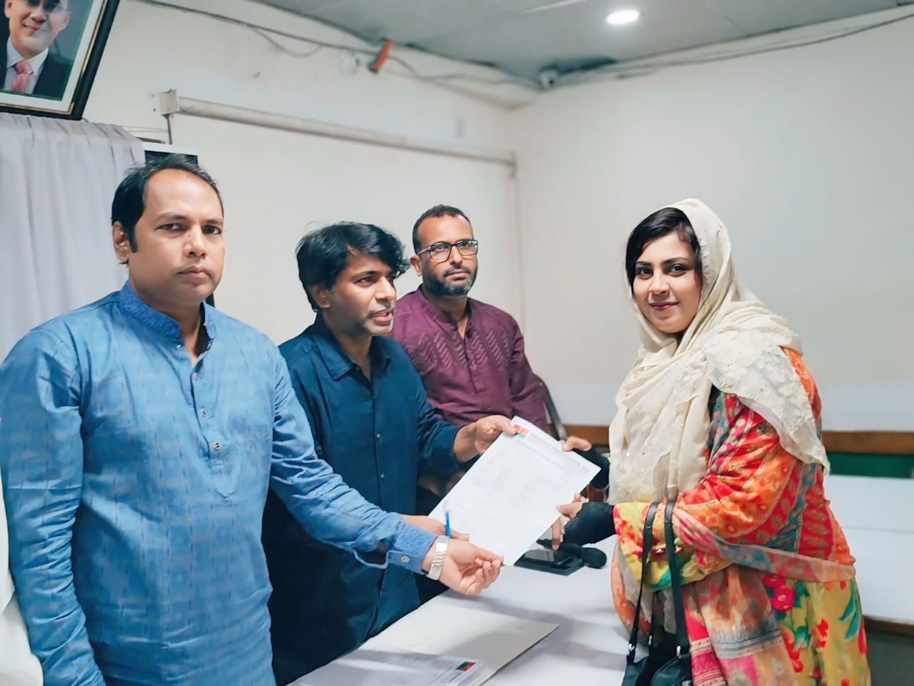 সংরক্ষিত নারী আসনে বিএনপির মনোনয়ন ফরম নিলেন রুপা বেগম