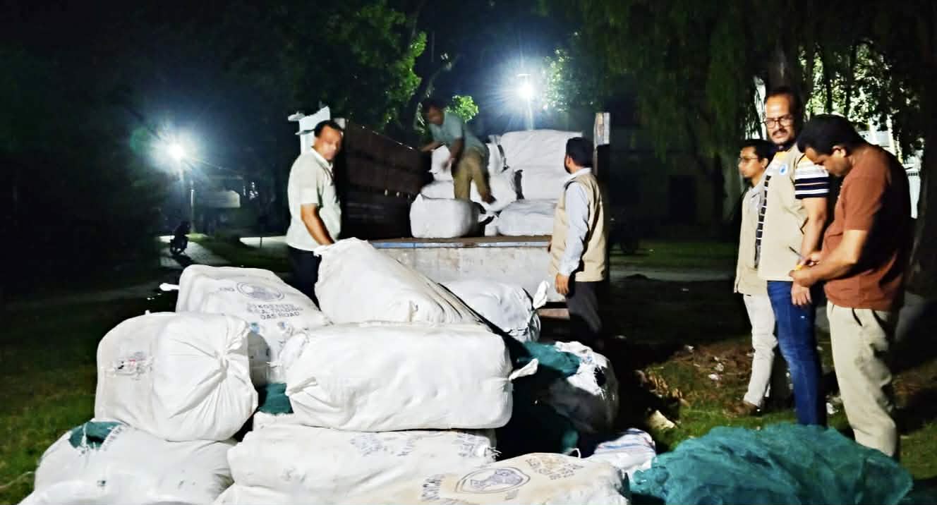 উল্লাপাড়ায় নিষিদ্ধ চায়না দুয়ারী জাল জব্দ : ৩০ হাজার টাকা জরিমানা
