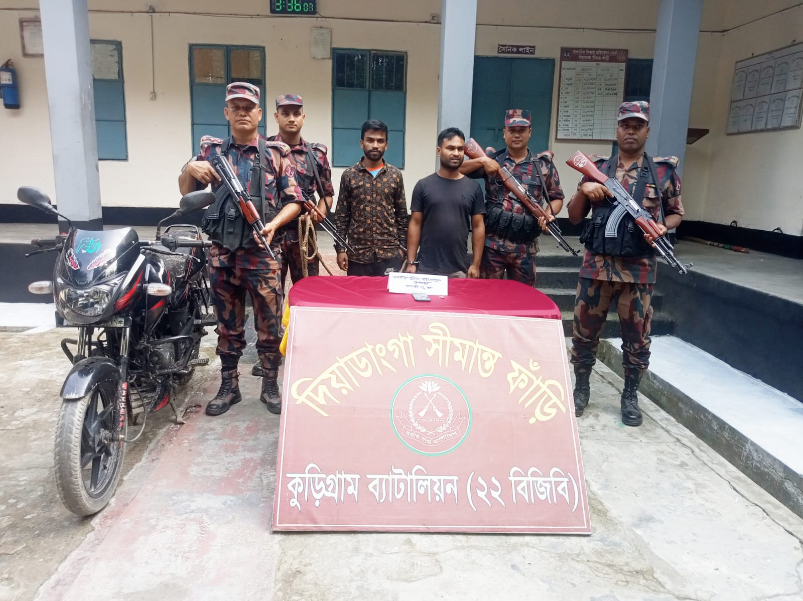 কুড়িগ্রামে বিজিবির অভিযানে অর্ধকোটি টাকারও বেশী মুল্যের ভারতীয় মালামাল জব্দ, আটক-২