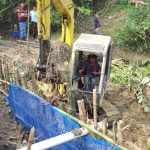 নলকায় স্থানীয়দের স্বেচ্ছাশ্রম ও অর্থায়নে অচল রাস্তা সচল