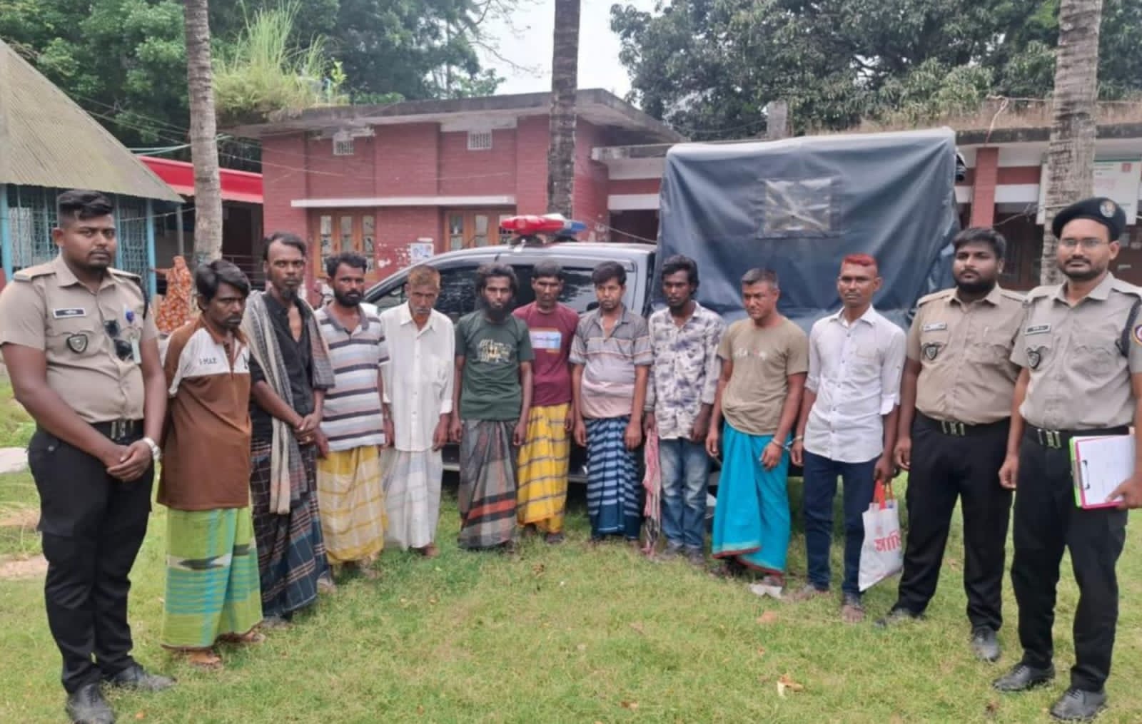 রাজবাড়ীর দৌলতদিয়া পুরাভিটায় মাদকবিরোধী অভিযানে ১০ জন গ্রেফতার, ভ্রাম্যমাণ আদালতে কারাদণ্ড