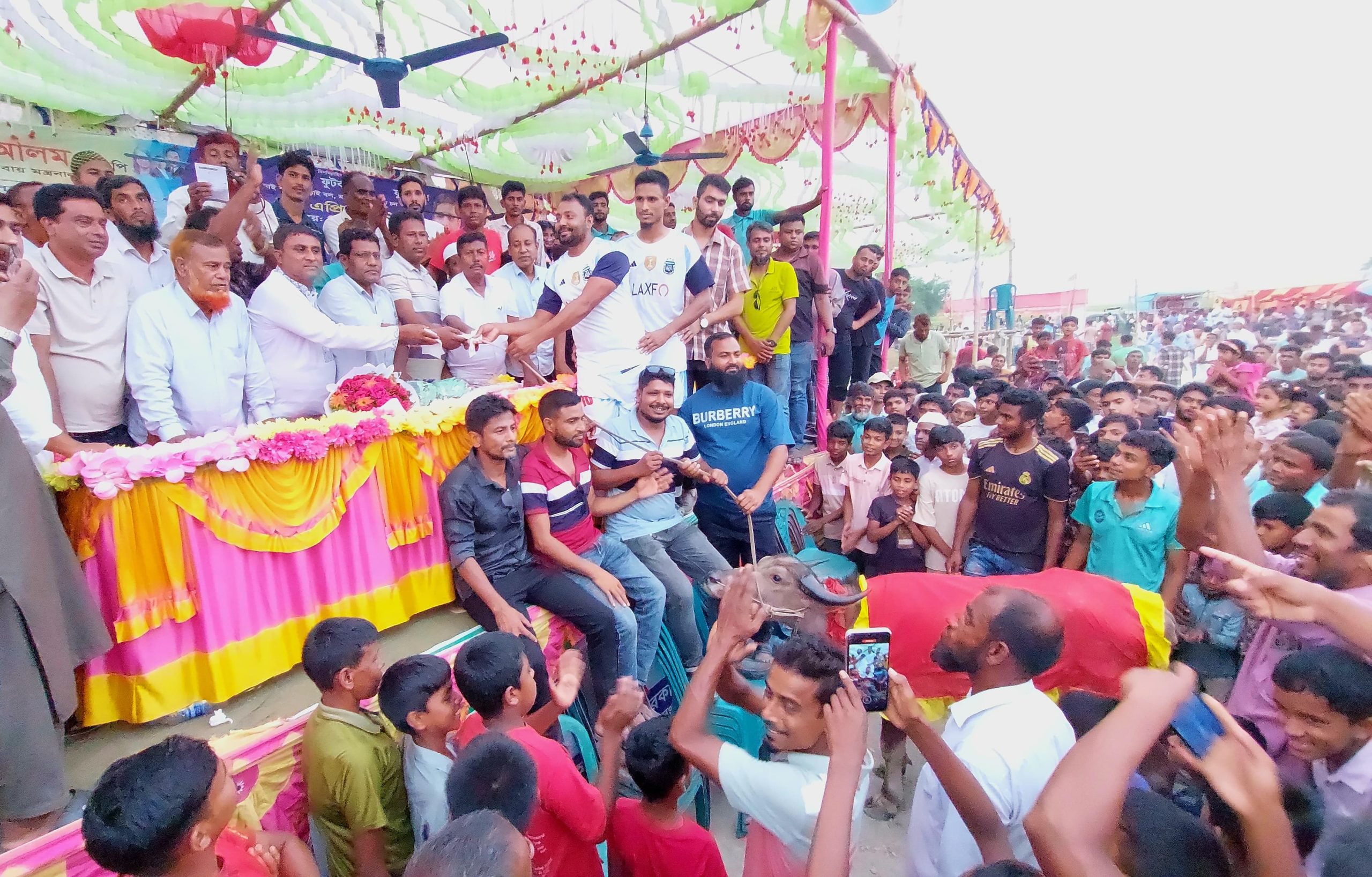 শিবগঞ্জে আতাহারে নকআউট ফুটবল টুর্নামেন্ট ফাইনাল খেলা অনুষ্ঠিত