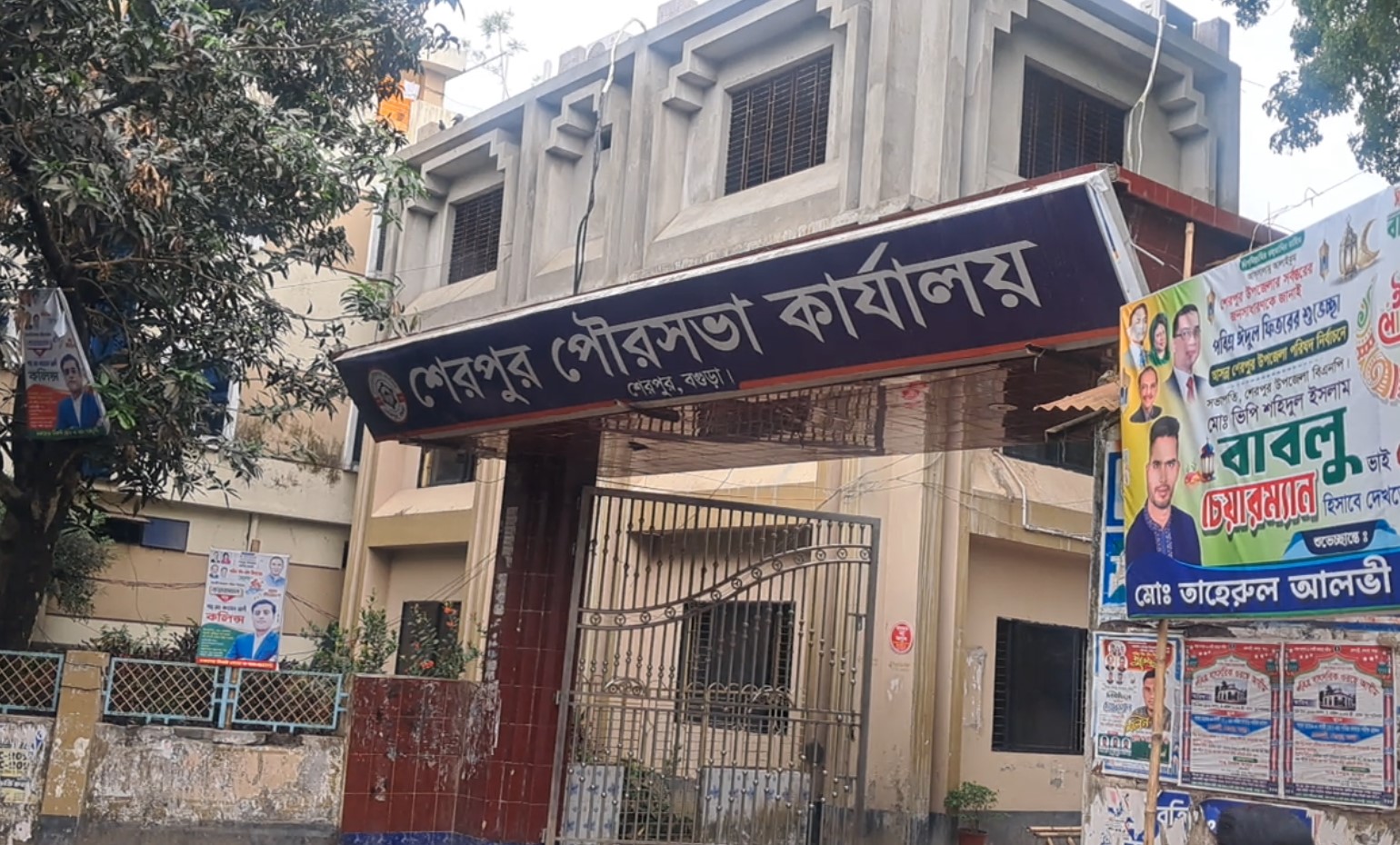 ইজারা ছাড়াই হাটে খাজনা আদায়ের অভিযোগ,বেতনহীন কর্মচারীদের মানবেতর জীবন